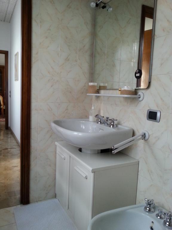 B&B Gloria Gallarate Rum bild